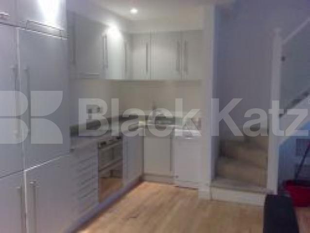 			VIEWINGS ESSENTIAL, 2 Bedroom, 1 bath, 1 reception Flat			 Maida Avenue, Paddington